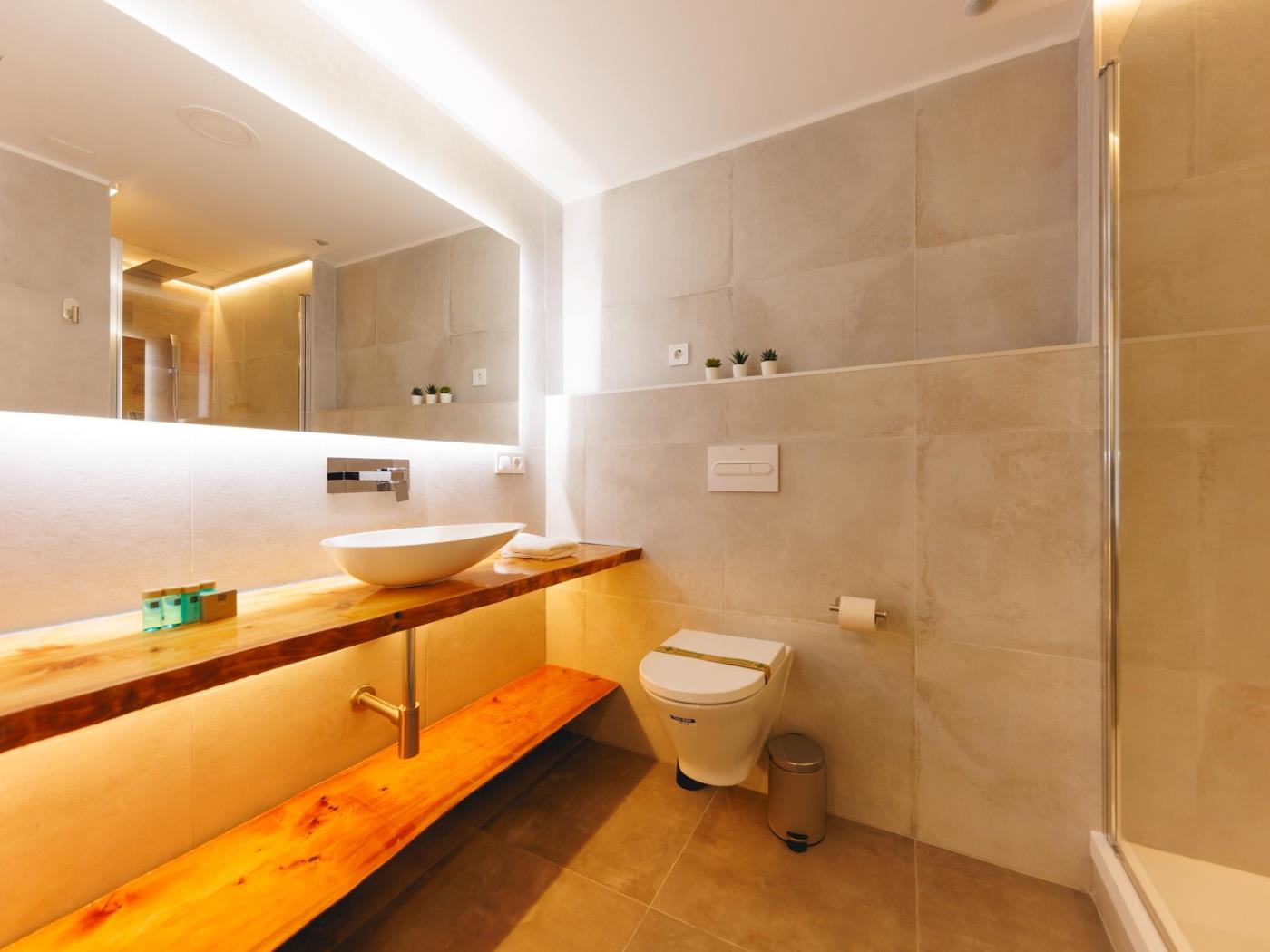 Turbau Entresol B - Holiday Apartment Rental Girona | Bravissimo in Girona