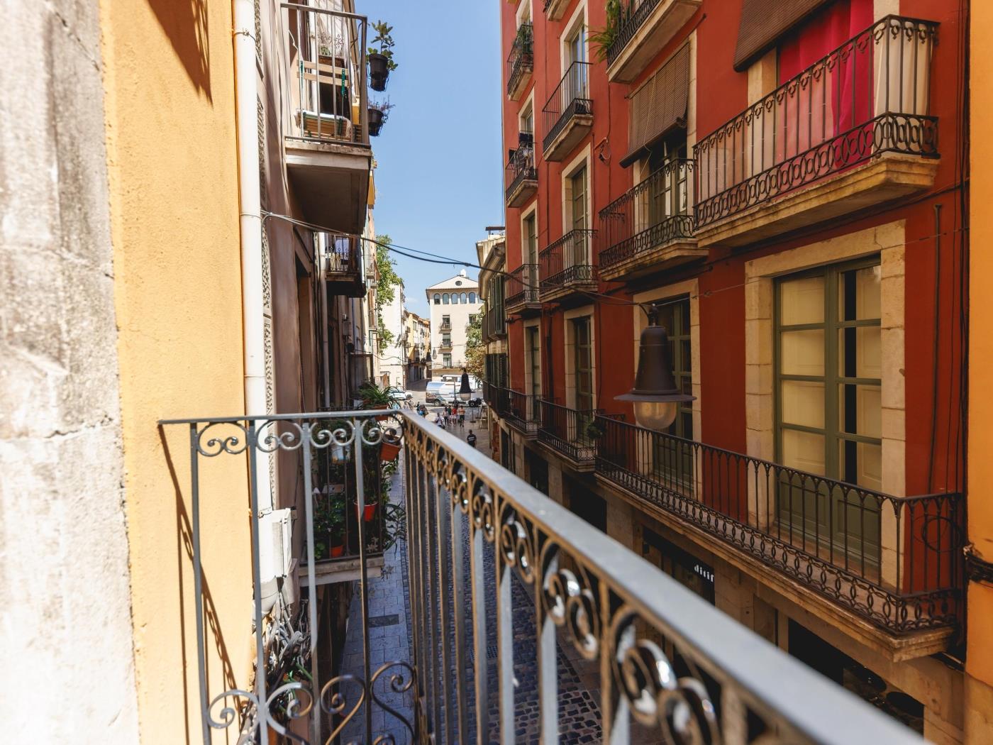 Calderers 7-1 - Monthly apartment in Girona | Bravissimo .en Girona