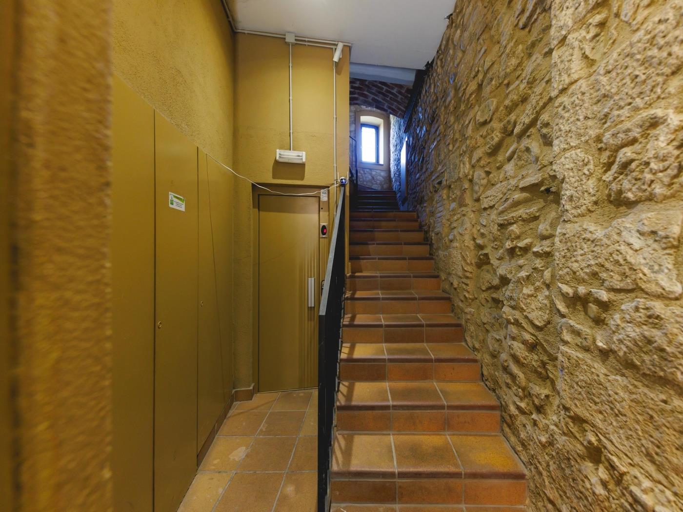 Calderers 7-1 - Monthly apartment in Girona | Bravissimo .en Girona