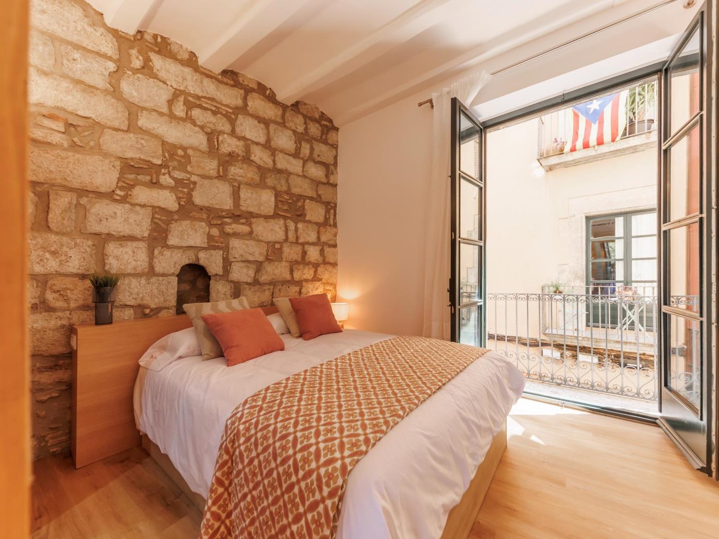 Calderers 7-1 - Monthly apartment in Girona | Bravissimo .en Girona