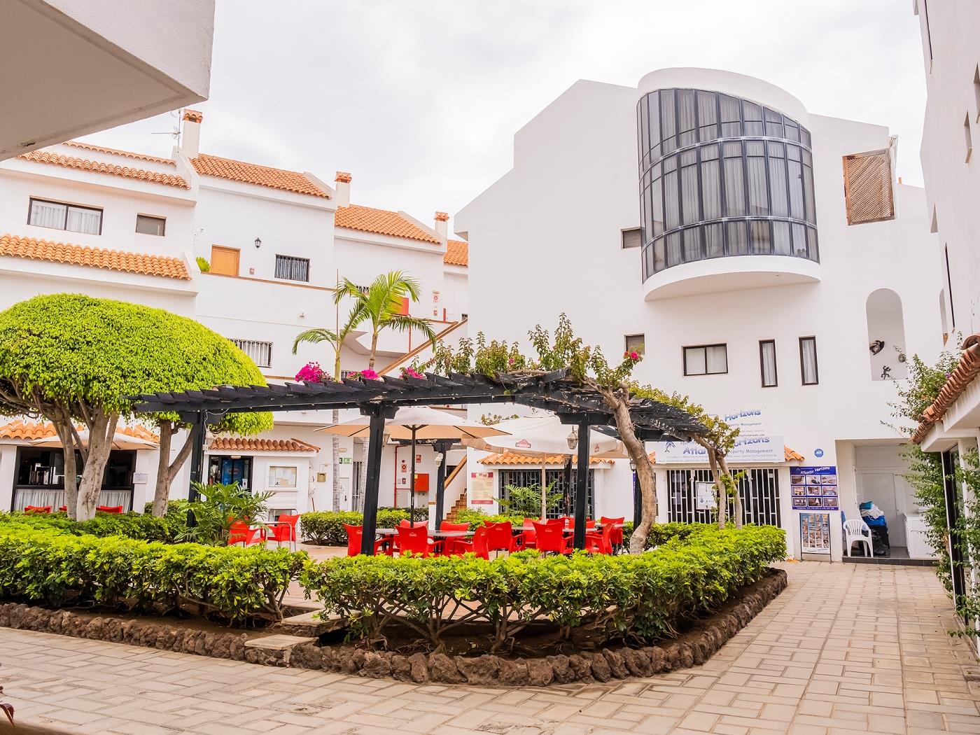 Live Los Cristianos Garden & Pool in Arona