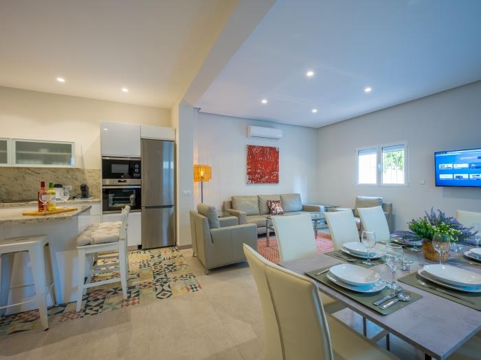 Living room with open plan kitchen equipped with all that you need for a comfortable stay