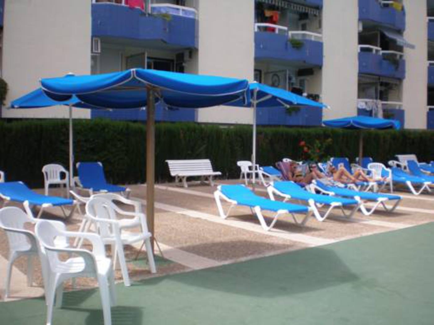Apartamentos Alboran, con piscina y cerca de la playa en SALOU