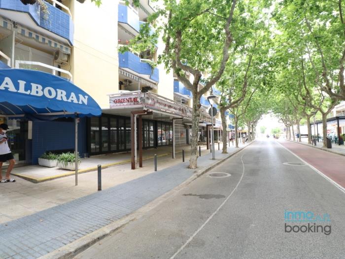 Alboran Apartment,with pool and near the beach in SALOU