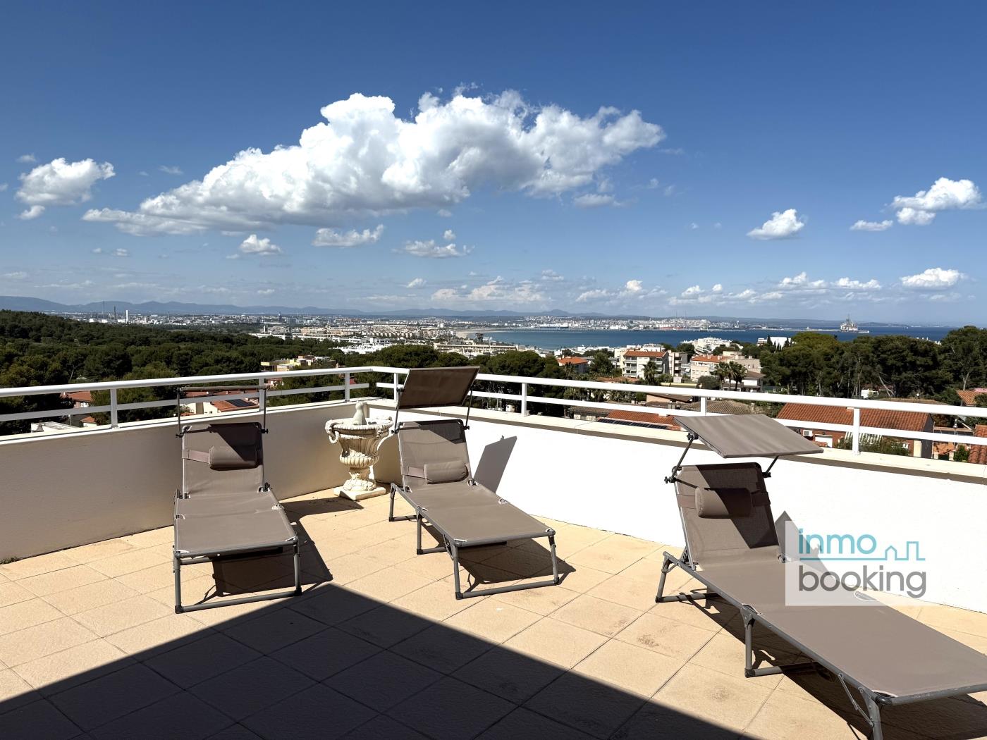 InmoBooking Ático Green Residencial con piscina y barbacoa in Salou