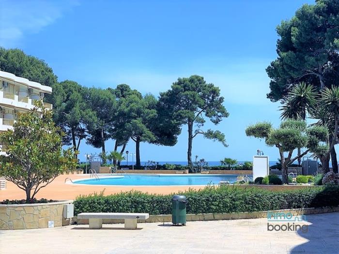 InmoBooking Internacional, first line and air-conditioned in cambrils