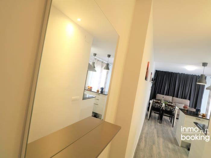 InmoBooking Pins II, air-conditioned and one minute from the beach in cambrils