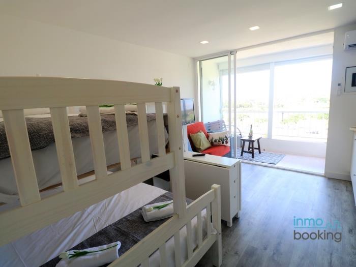 InmoBooking Loft Ancora, climatizado y a 5 minutos a pie de la playa- en La Pineda