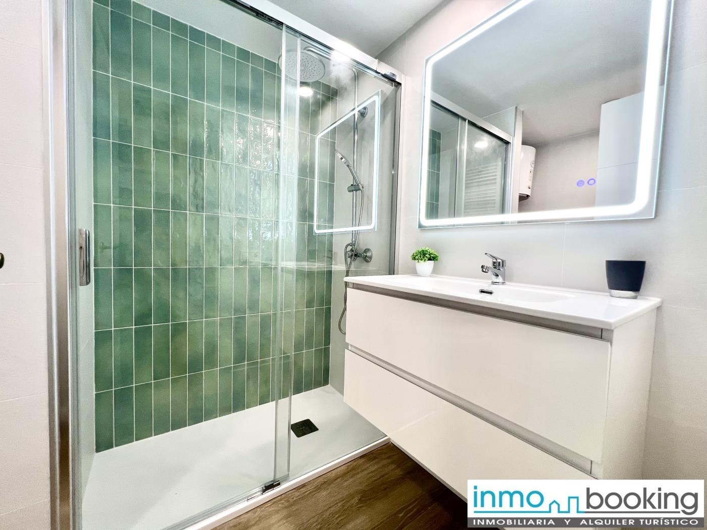 New Alboran Salou, climatitzat, piscina i wifi a Salou