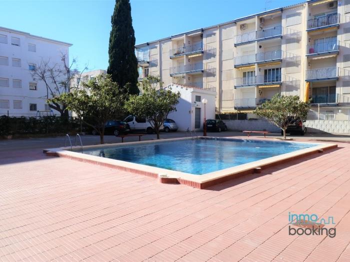 Atlas IV, air-conditioned, parking, swimming pool and beach. in salou