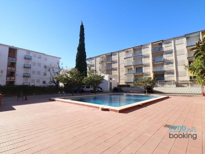Atlas IV, air-conditioned, parking, swimming pool and beach. in salou
