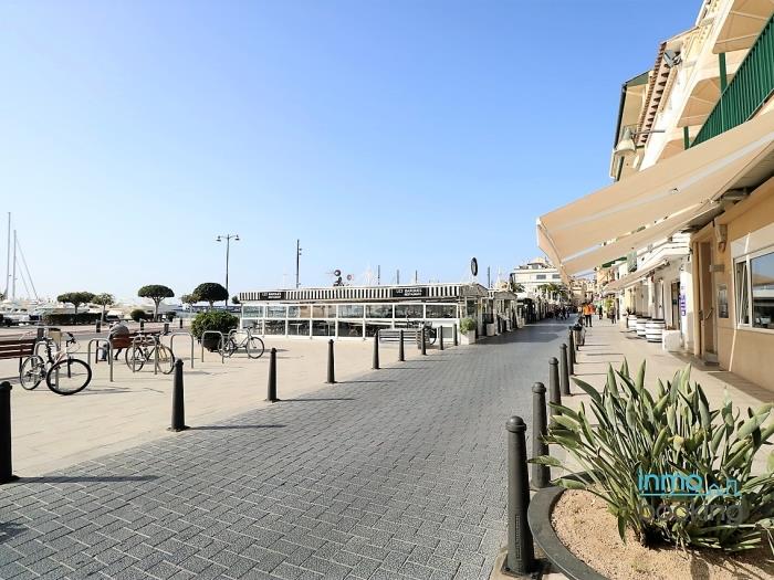 Eden Mar, air-conditioned, wifi and beach in CAMBRILS