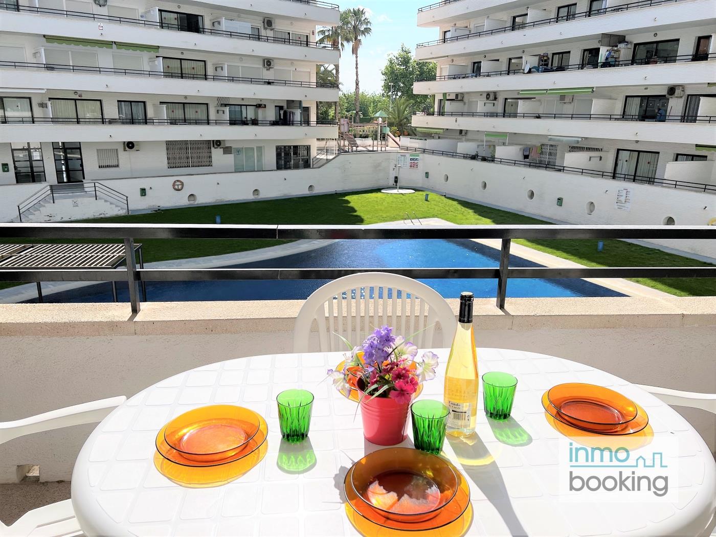 InmoBooking Cannes Apartments, bien ubicado y con piscina en salou