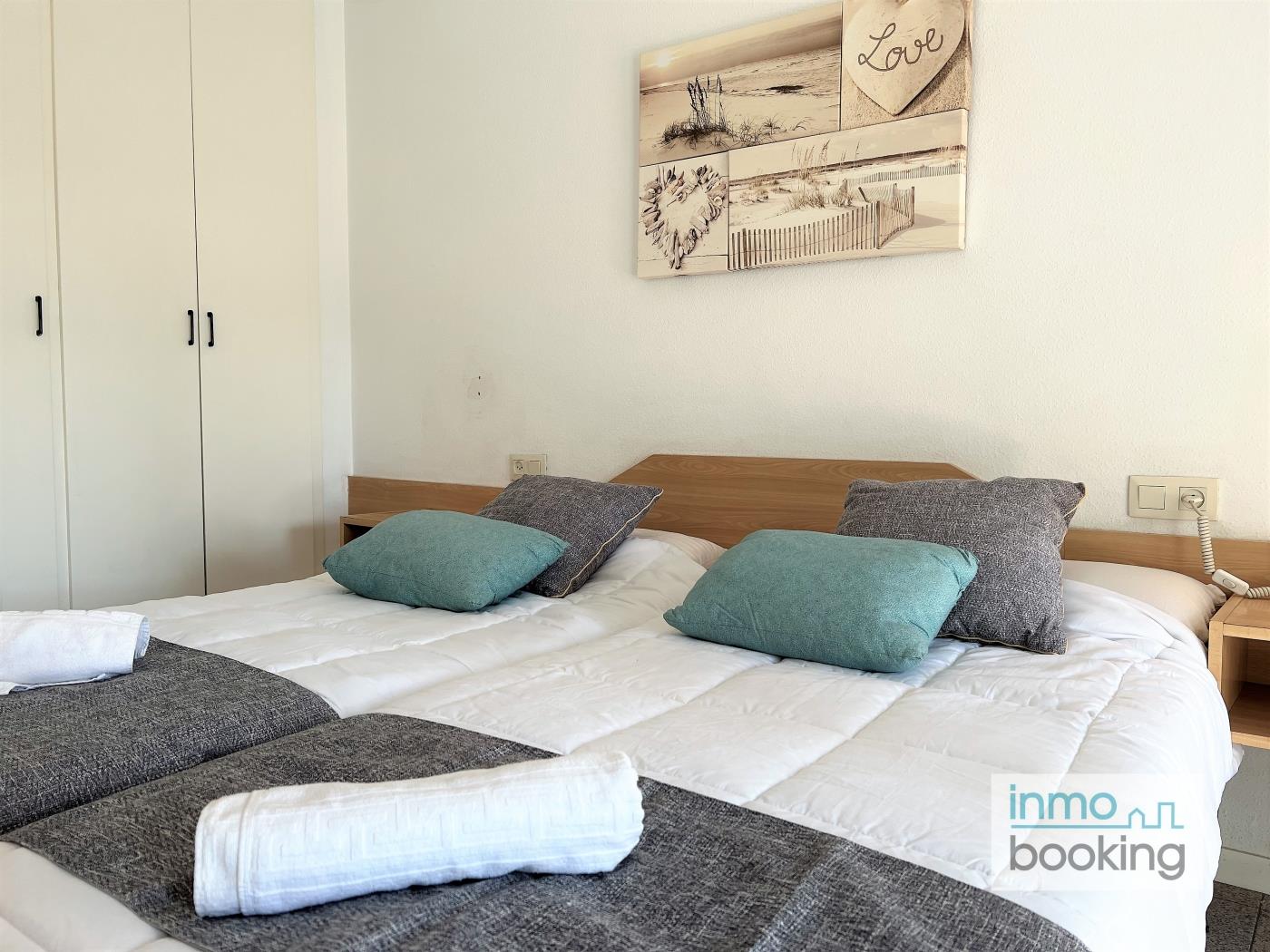 InmoBooking Cannes Apartments, great location and pool in salou