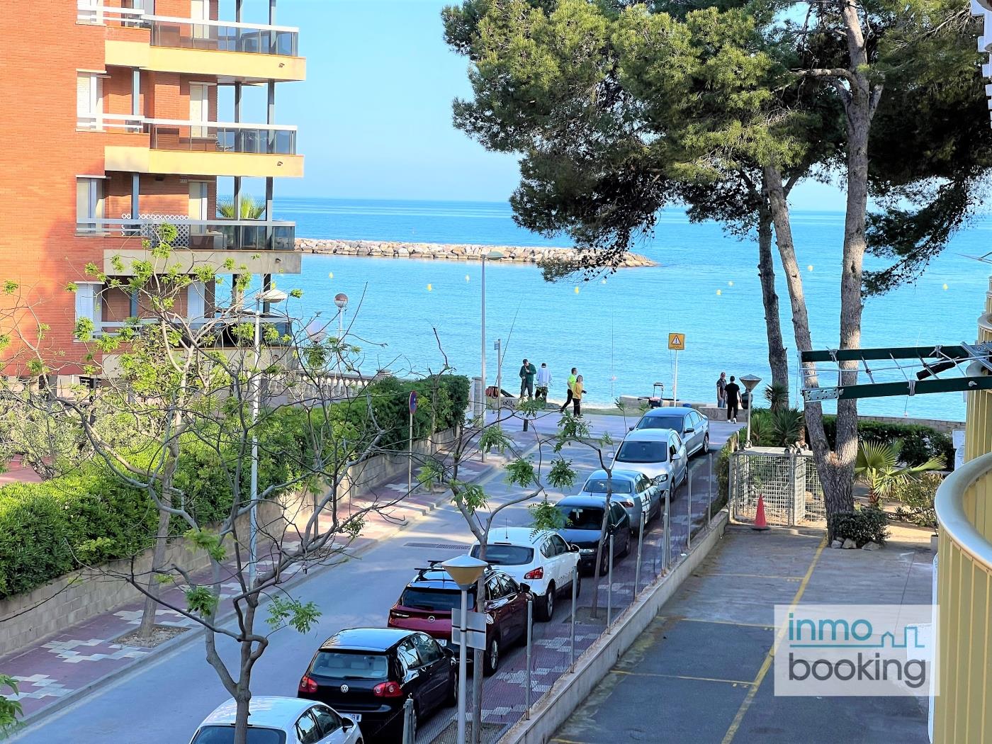 InmoBooking Internacional, first line and air-conditioned in cambrils