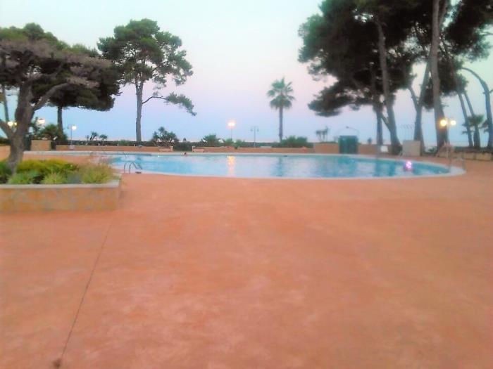 Sun Beach Internacional, climatitzat amb piscina i platja. a cambrils