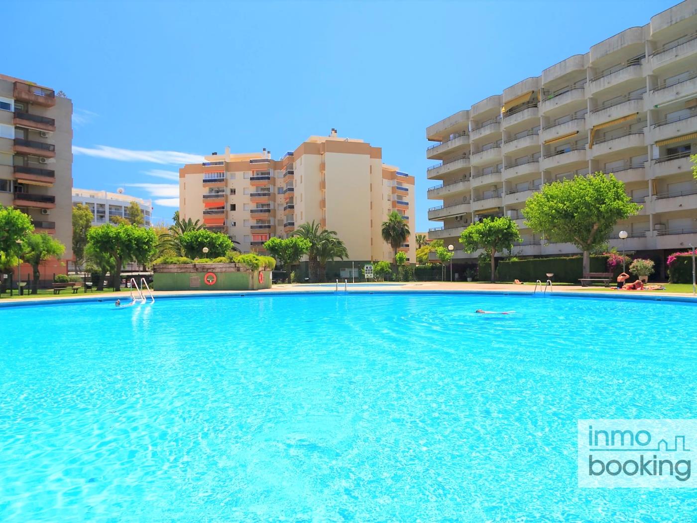 Cordoba Apartments, heated, pool and close to the beach. in salou