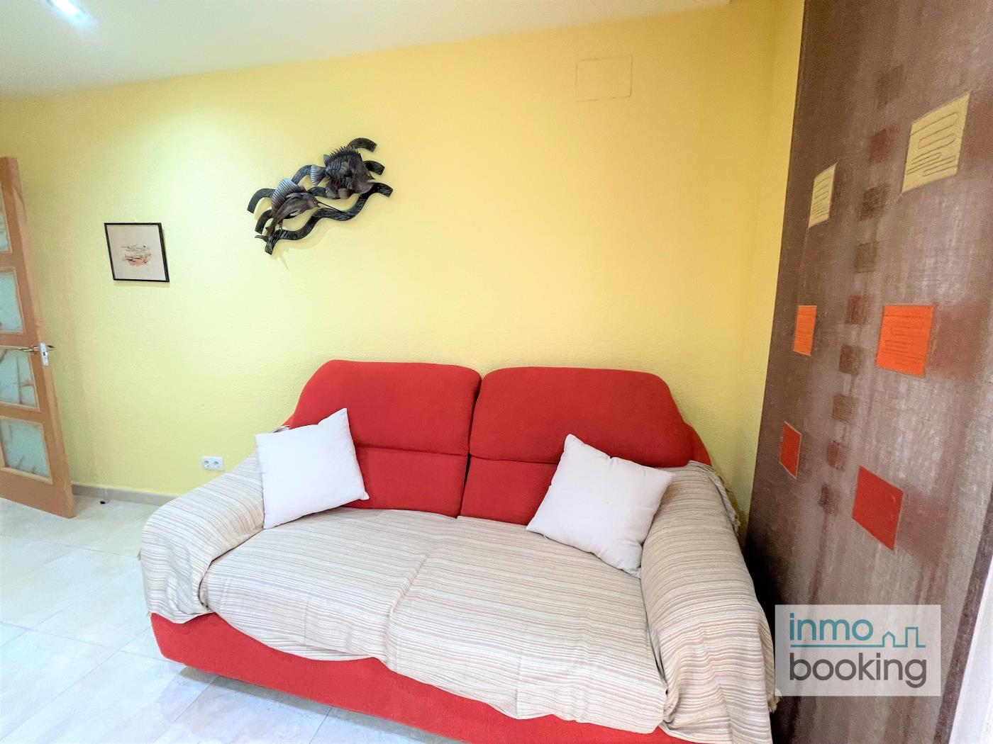 Anabella, air-conditioned, community parking and close to the beach in Cambrils