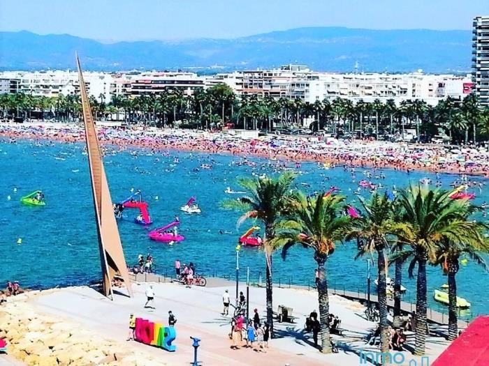 Beach Arquus Family Salou, climatitzat i amb piscina a Salou