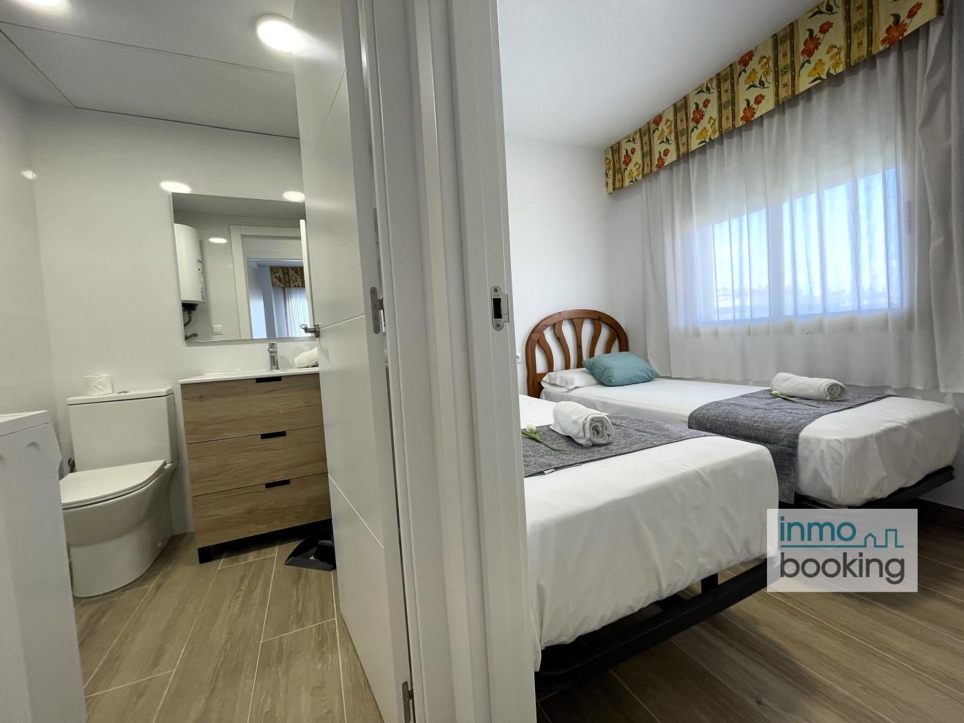 Arquus Family Salou beach, air-conditioned and with swimming pool in Salou