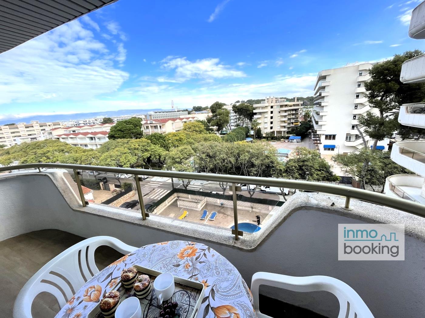 Beach Arquus Salou, centrally located with a pool in Salou