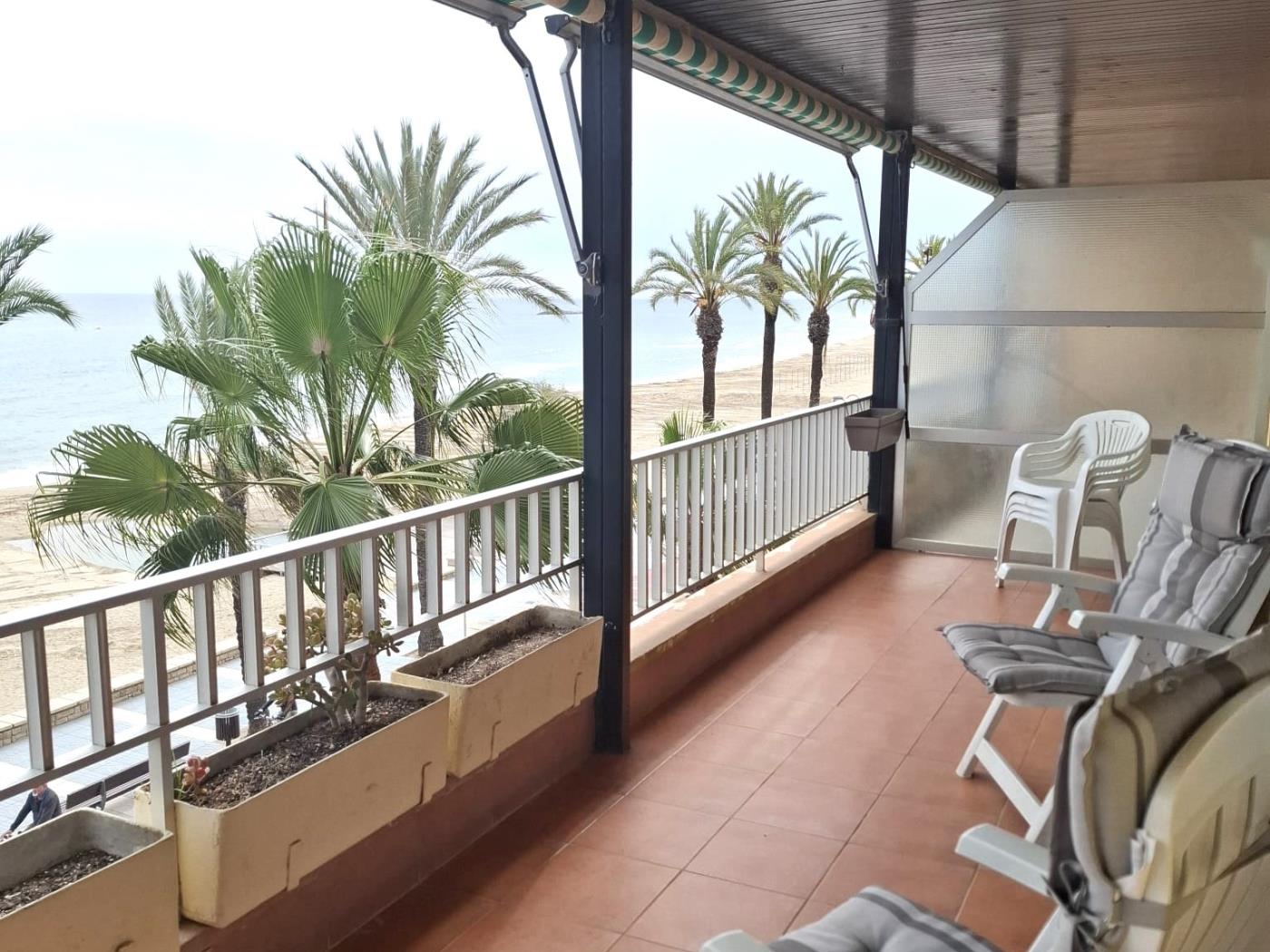 Sun Beach SANTJULI a primera línea de mar a SALOU