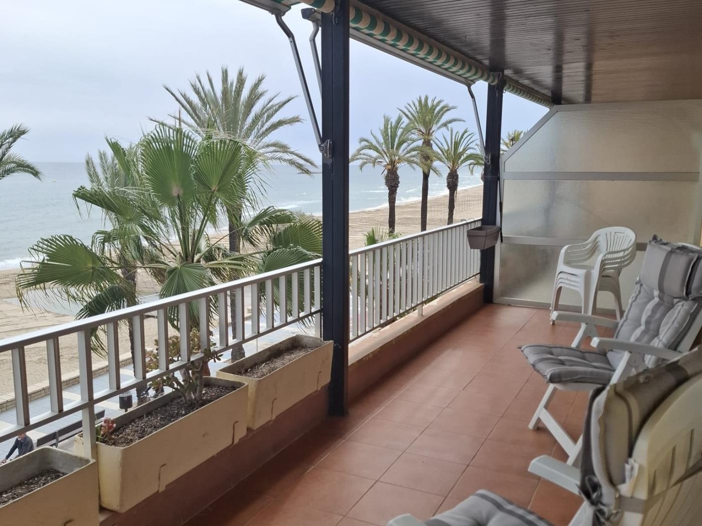 Sun Beach SANTJULI a primera línea de mar a SALOU