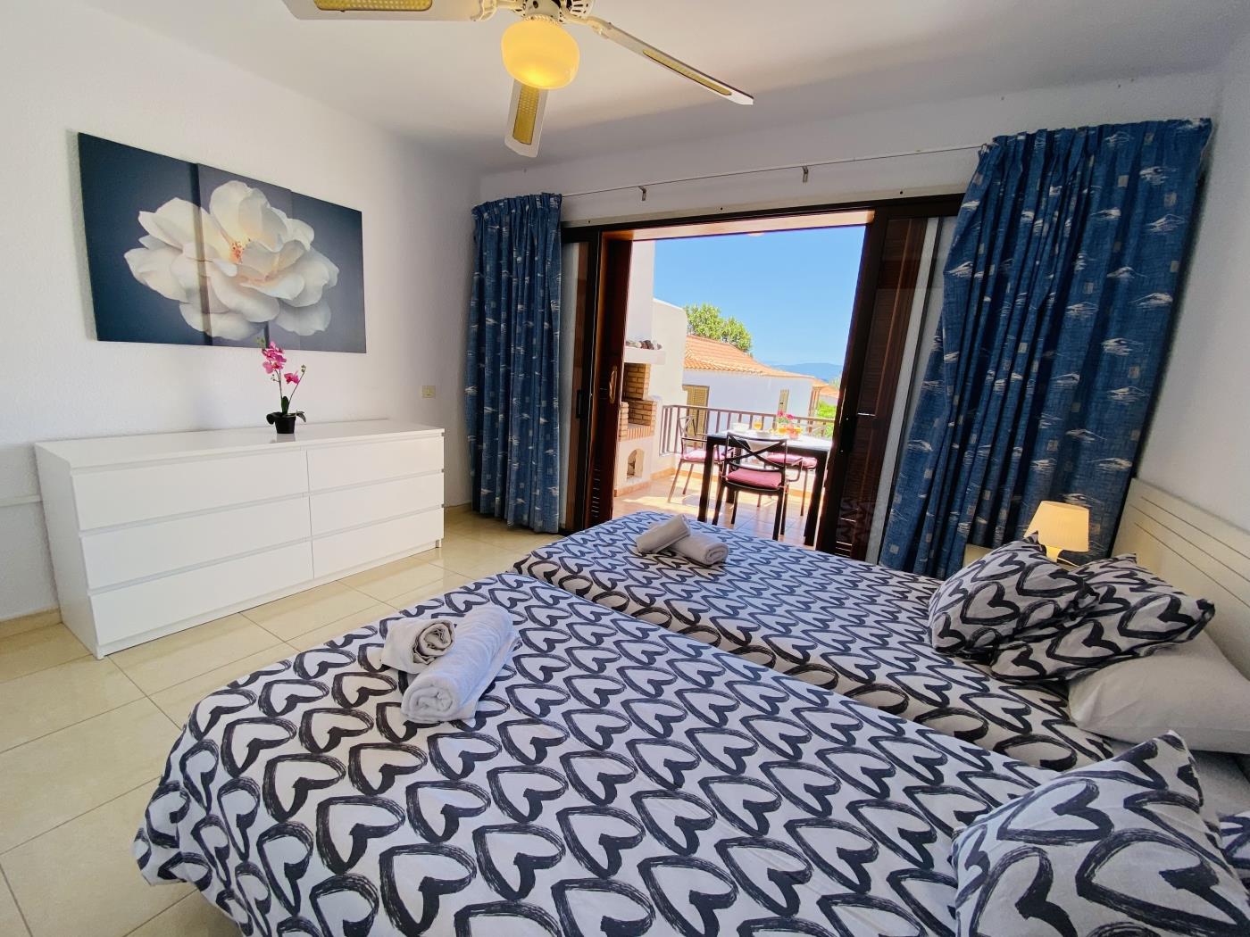 A bed in Wonderland Holiday Home in Playa de las Américas
