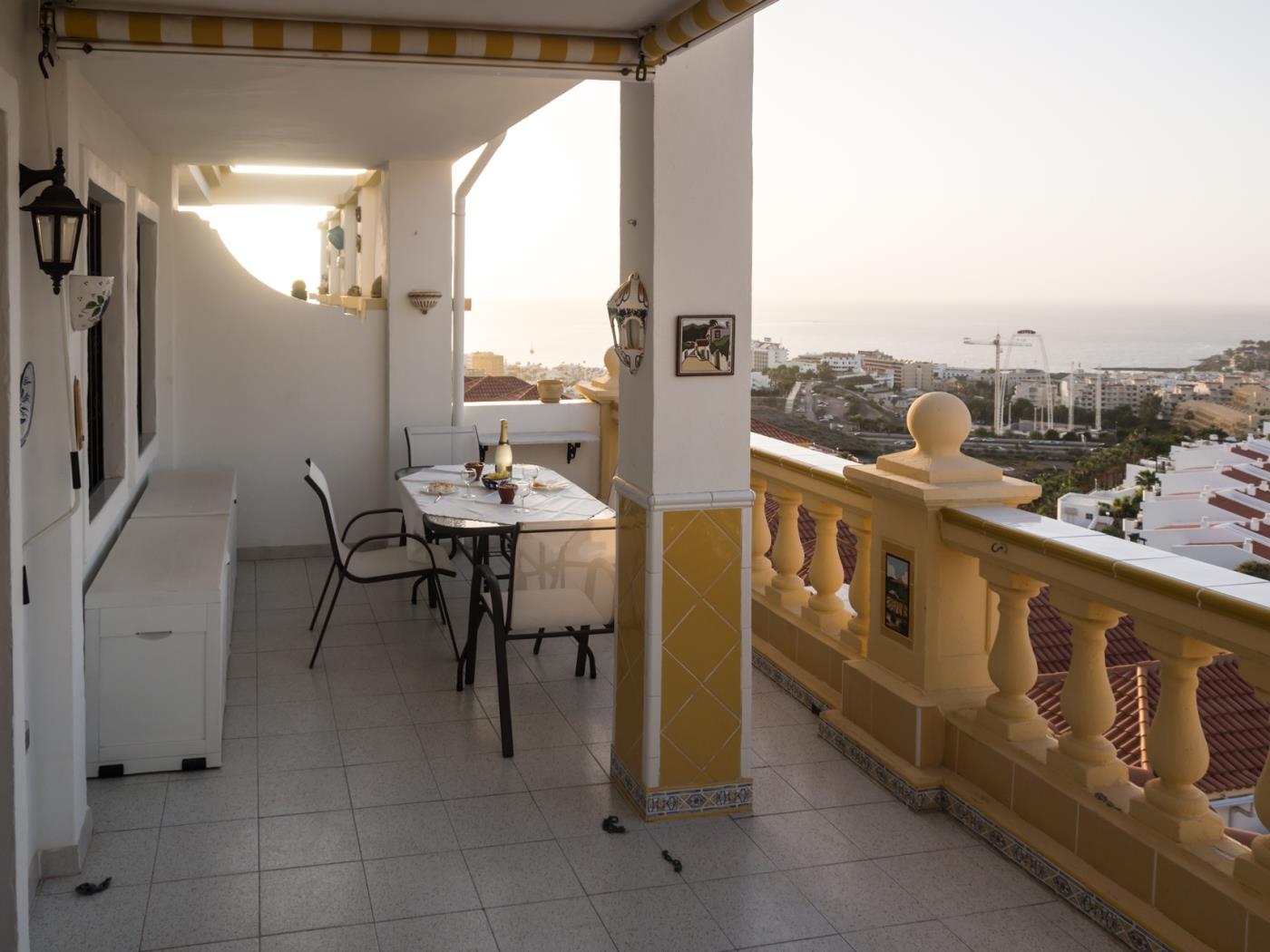 One bedroom apartment, bright and big terrace ocean view in San Eugenio Alto