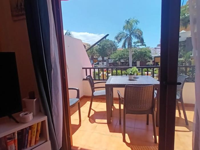 Apartamento un dormitorio, terraza soleada, wifi gratuito, cerca de la piscina en Costa Adeje