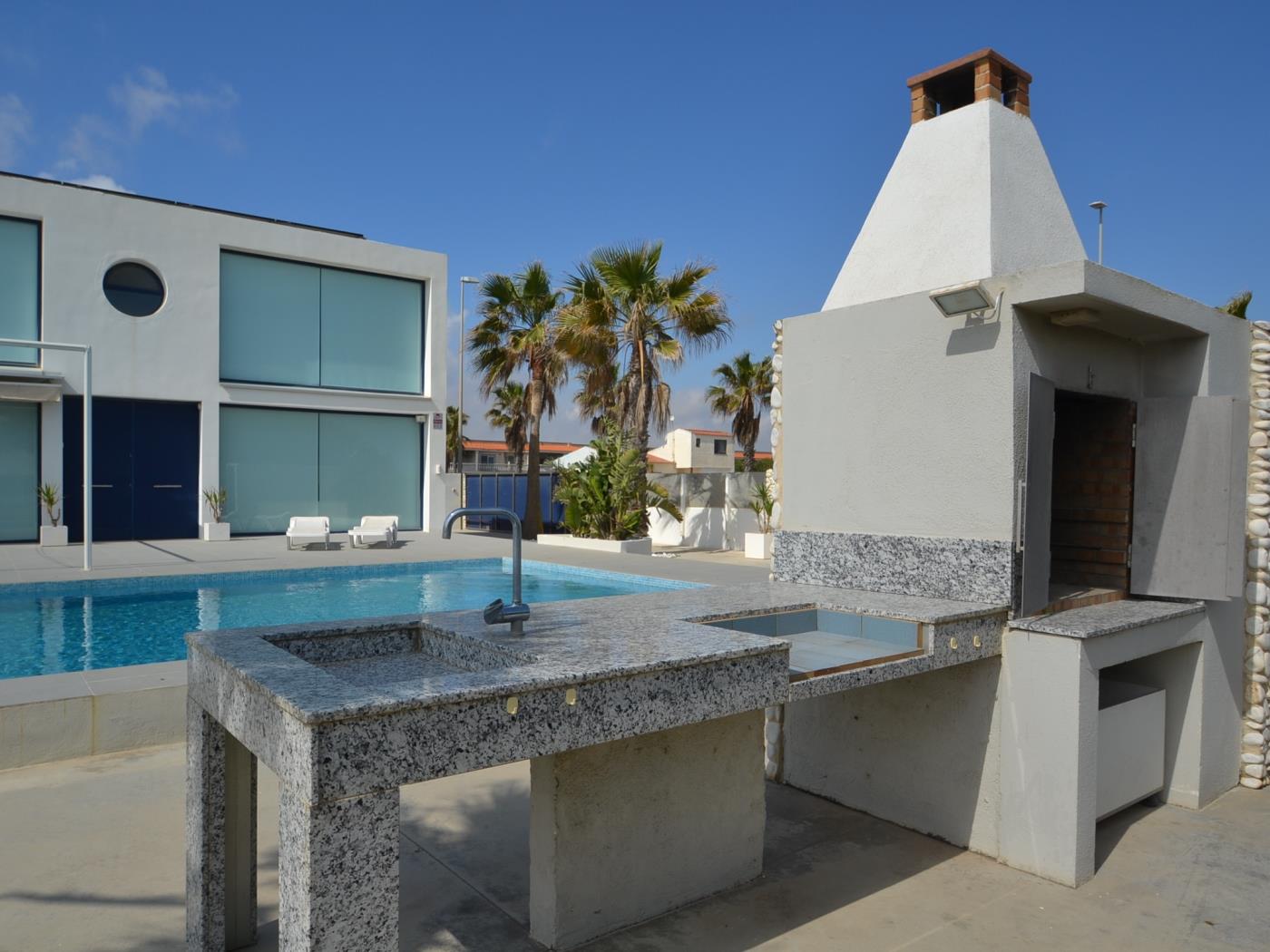 Villa Aurora amb vistes al mar i piscina privada a Riumar-Deltebre