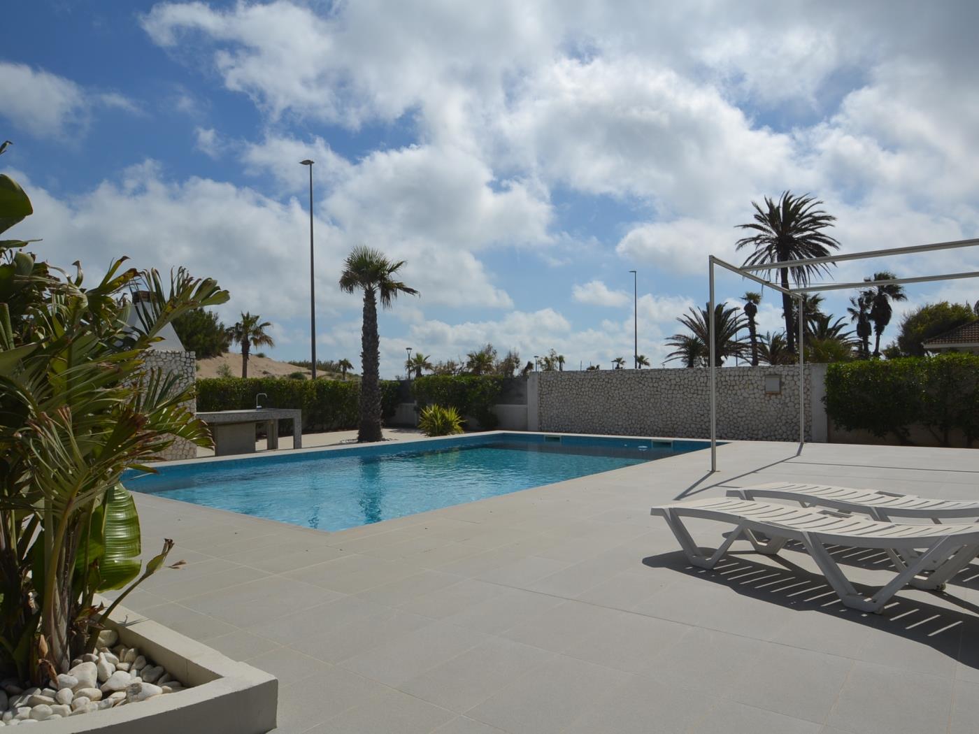 Villa Aurora amb vistes al mar i piscina privada a Riumar-Deltebre