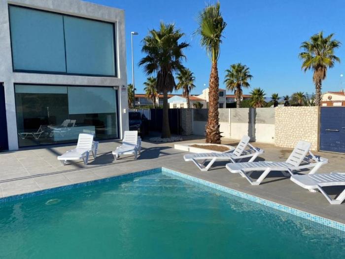 Villa Aurora amb vistes al mar i piscina privada a Riumar-Deltebre