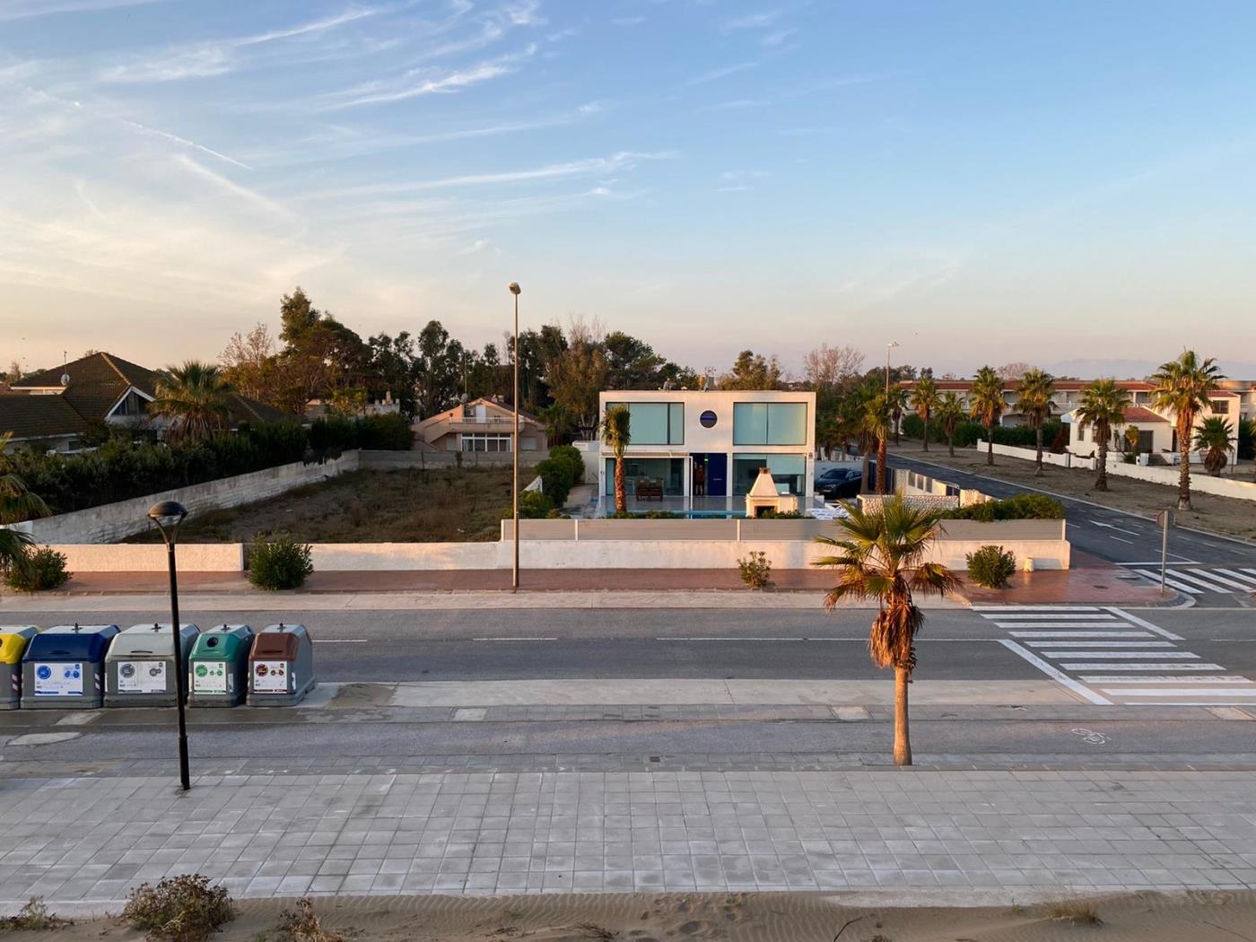 Villa Aurora avec vue sur la mer et la piscine privée à Riumar-Deltebre