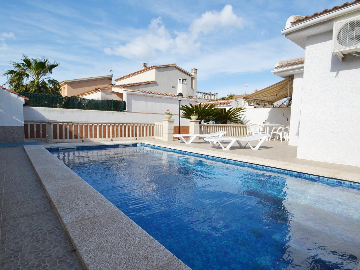 Casa Camins 2 amb piscina privada a Riumar Deltebre