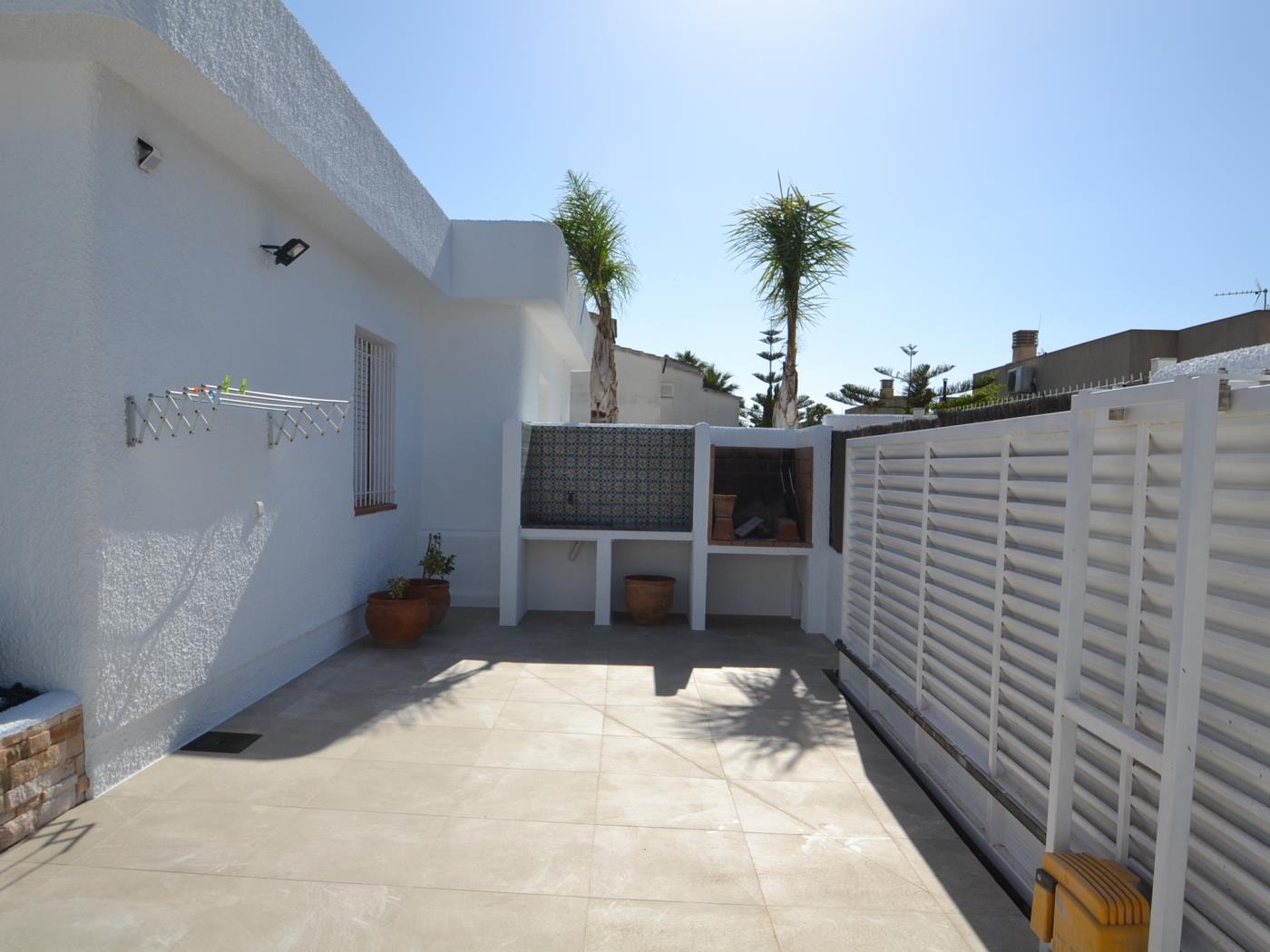 Casa Blanca mit Privatpool in Riumar, Spanien in RIUMAR-DELTEBRE