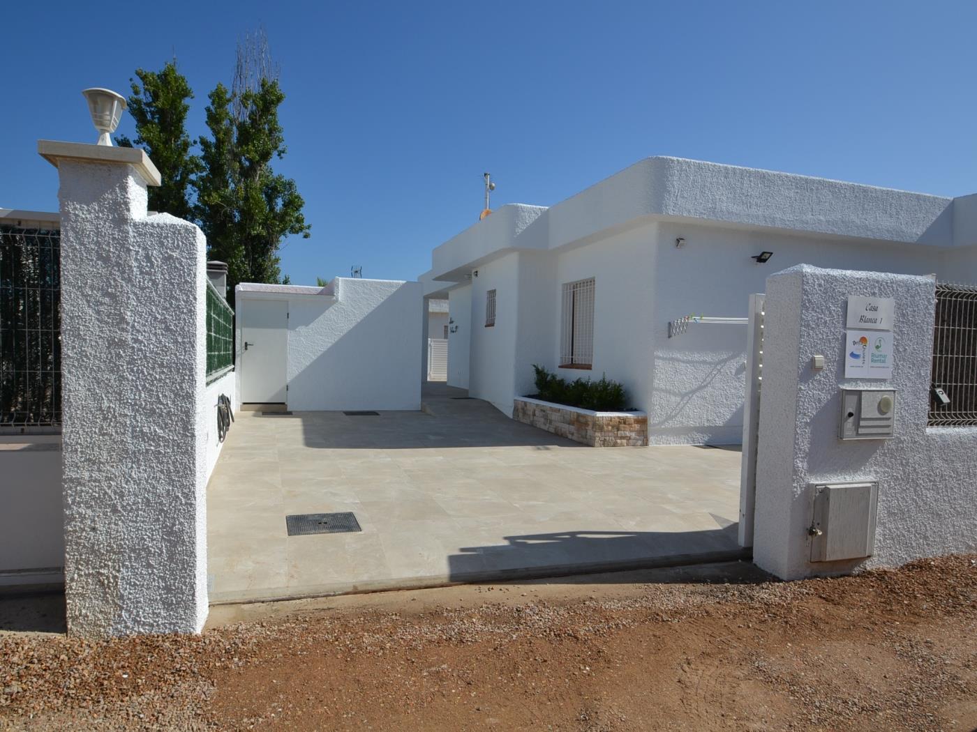 Casa Blanca amb piscina privada en Riumar, Costa Dorada a RIUMAR-DELTEBRE