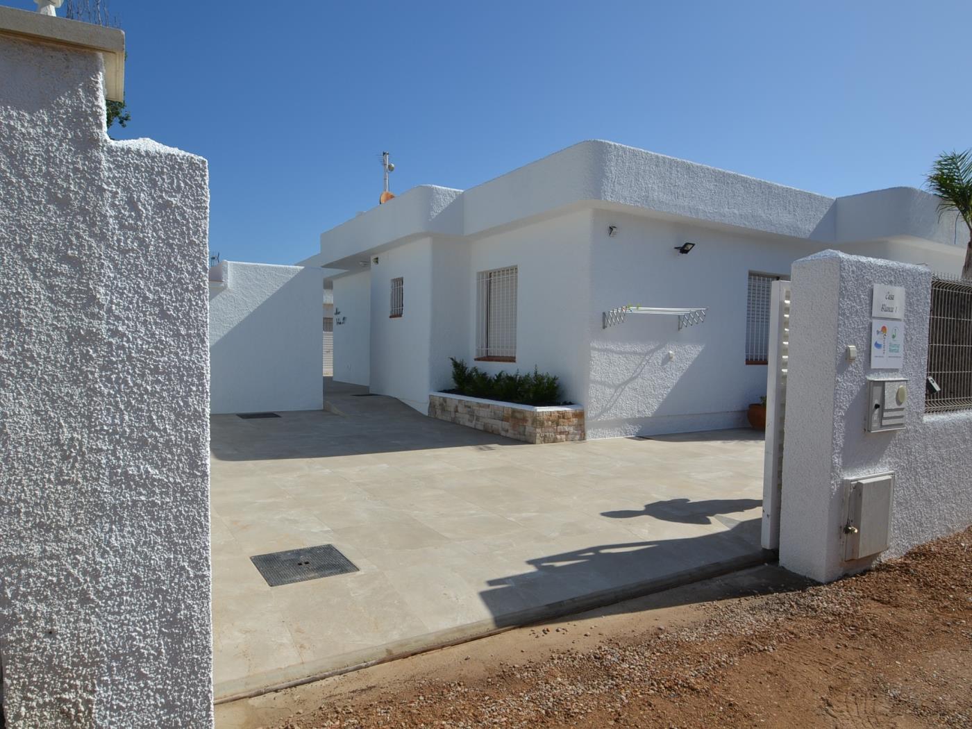 Casa Blanca amb piscina privada en Riumar, Costa Dorada a RIUMAR-DELTEBRE