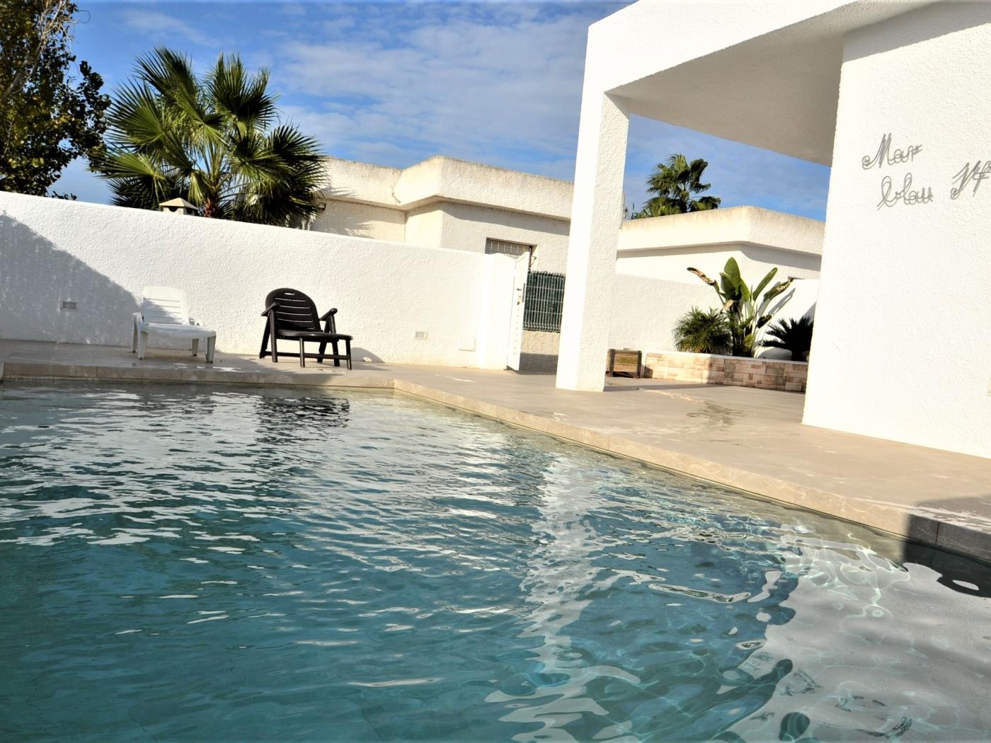 Casa Blanca con piscina privada en Riumar, Costa Dorada en RIUMAR-DELTEBRE