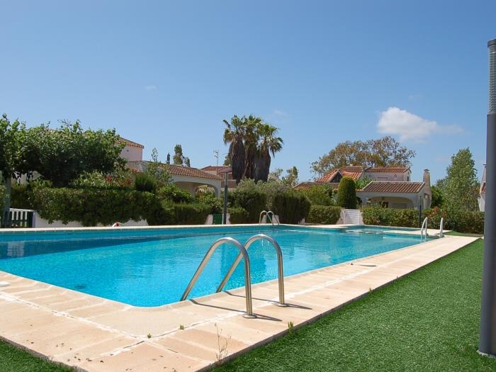 Casa Teo with community pool in Riumar Deltebre