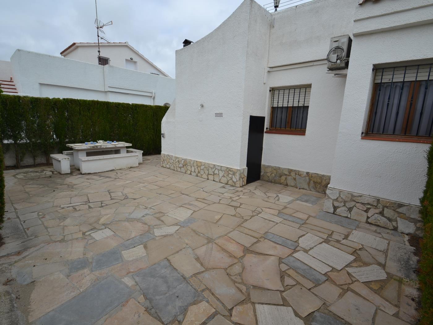 Casa Teo with community pool in Riumar Deltebre