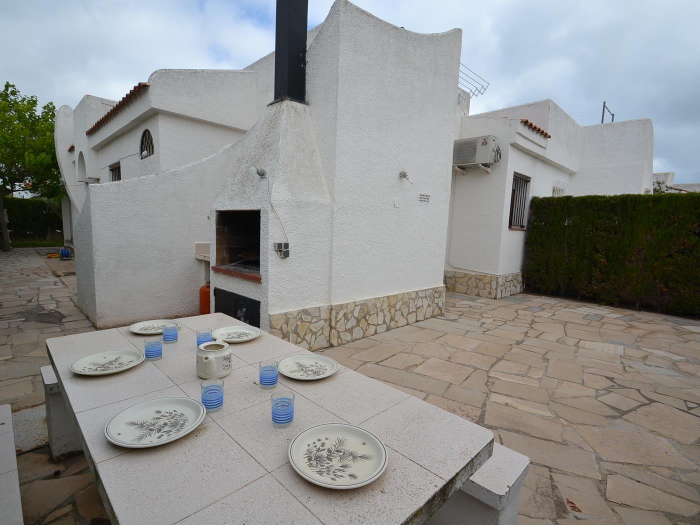 Casa Teo avec la piscine communitaire à Riumar Deltebre