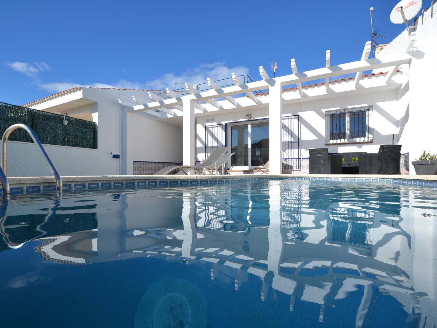 Casa Madeira 2 avec la piscine privée à Riumar Deltebre