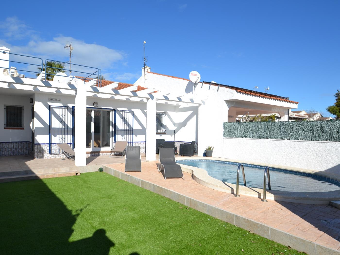 Casa Madeira 2 avec la piscine privée à Riumar Deltebre