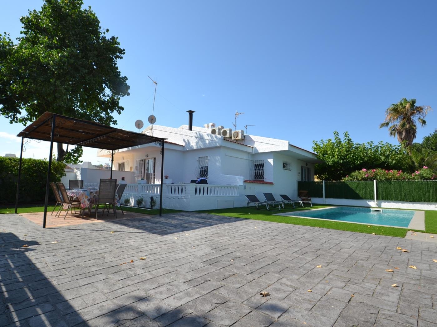 Casa Ludi con piscina privada en Riumar Deltebre