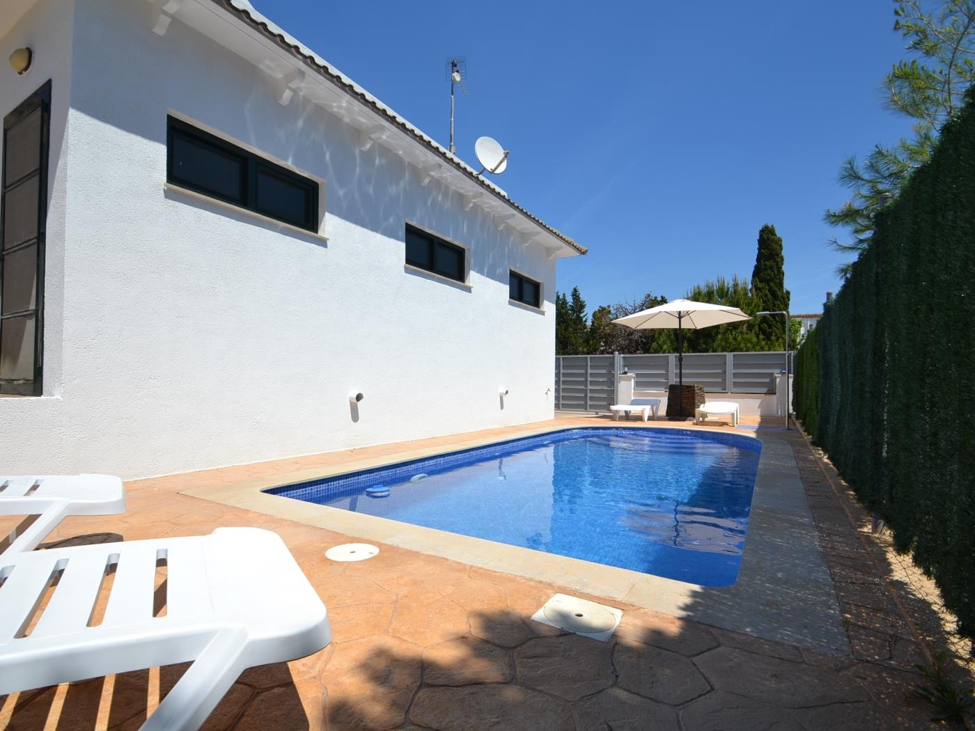 Casa Grandiosa con piscina privada en Riumar Deltebre