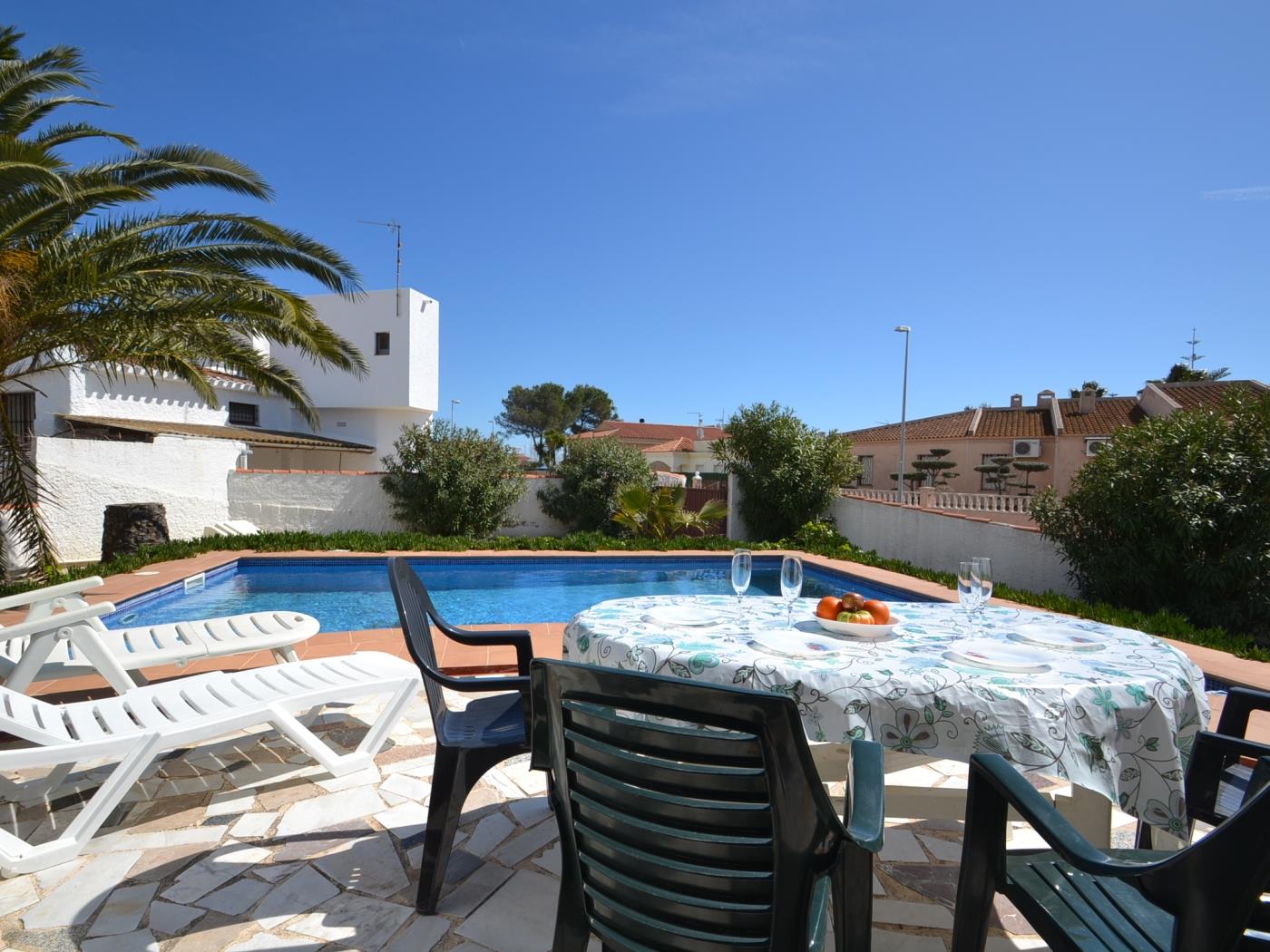 Casa Eivissa avec la piscine privée à Riumar Deltebre