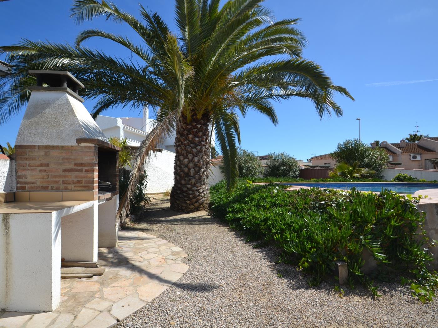 Casa Eivissa con piscina privada en Riumar Deltebre