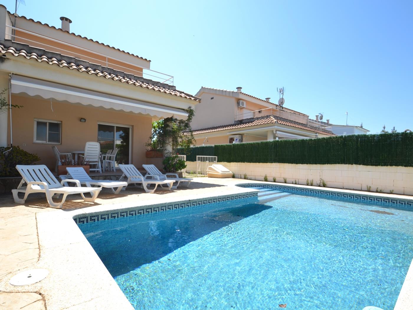 Casa Flamenc amb piscina privada a Riumar Deltebre