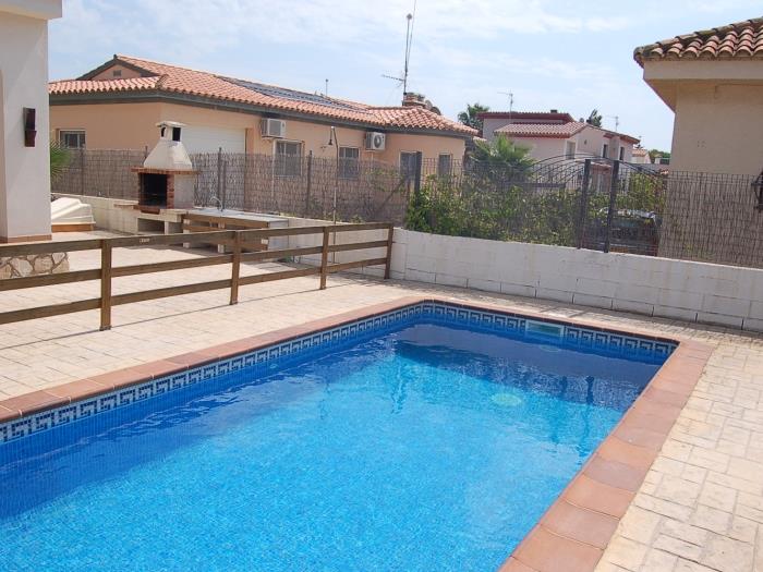 Casa Lorena con piscina privada en Riumar Deltebre